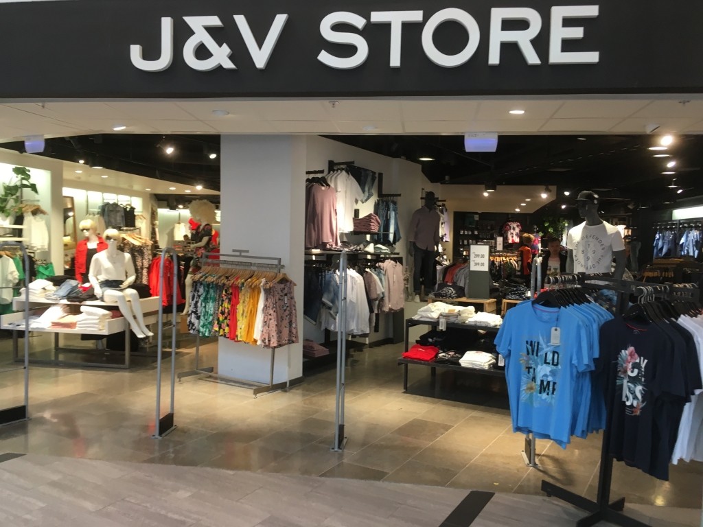 J&v store, Överby, Trollhättan